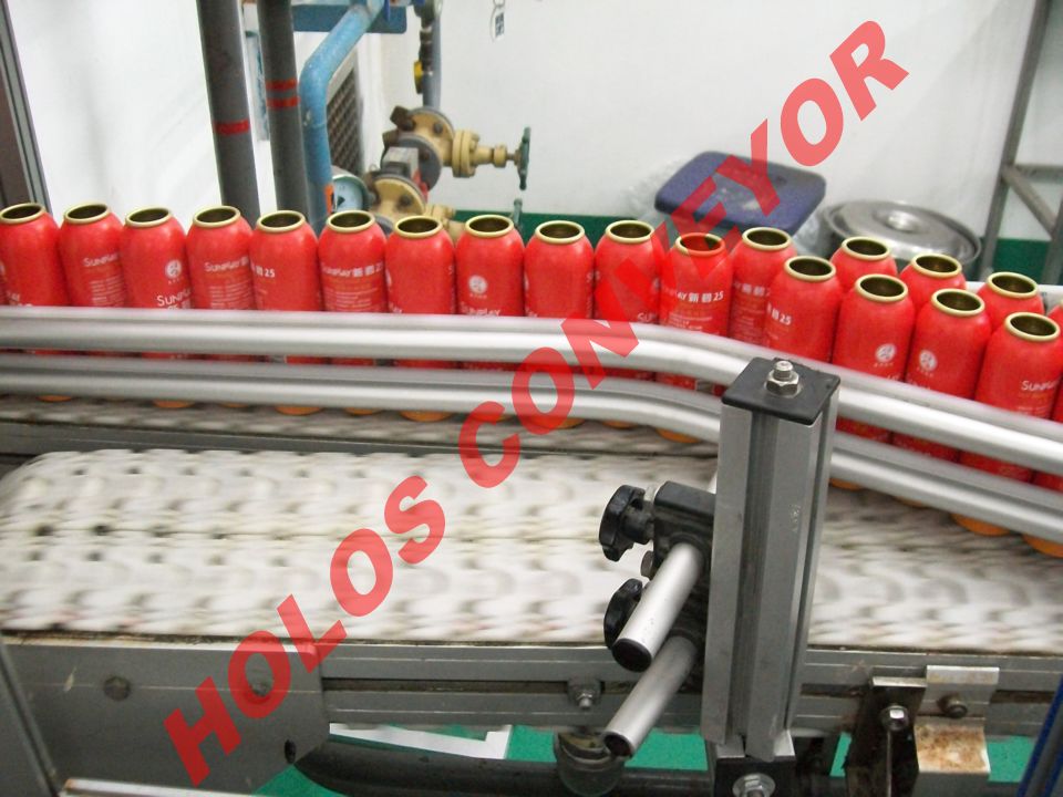 　　從國(guó)內(nèi)的實(shí)際應(yīng)用情況來(lái)看，皮帶輸送機(jī)的絞車(chē)?yán)o和液壓拉緊可以實(shí)現(xiàn)自動(dòng)控制并且拉緊力可以調(diào)節(jié)，重錘拉緊裝置有著較高的安全可靠性。隨著工業(yè)和技術(shù)的發(fā)展，并且有著長(zhǎng)距離、大運(yùn)量、高帶速特征的大型皮帶輸送機(jī)已經(jīng)成為發(fā)展主流，由此對(duì)拉緊裝置提出了更高的要求，傳統(tǒng)的拉緊裝置逐漸顯示出其缺點(diǎn)，技術(shù)人員已將對(duì)拉緊裝置的研究方向逐步轉(zhuǎn)入到自動(dòng)拉緊領(lǐng)域。如中礦業(yè)大學(xué)開(kāi)發(fā)的YZL系列皮帶輸送機(jī)液壓絞車(chē)式自動(dòng)拉緊裝置，它能根據(jù)帶式輸送機(jī)起動(dòng)加速階段和平穩(wěn)運(yùn)行階段對(duì)輸送帶拉力的不同要求，提供相應(yīng)的輸送帶拉力，并且在輸送帶拉力發(fā)生變化時(shí)準(zhǔn)確監(jiān)測(cè)并且及時(shí)的自動(dòng)調(diào)整。